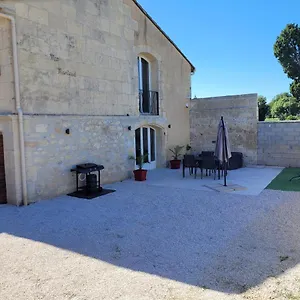 https://superbe-appartement-dans-mas-provencal.fr-provencehotel.com