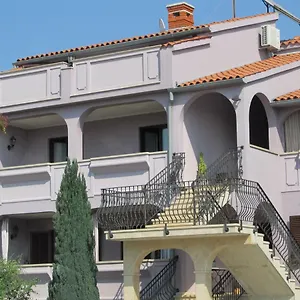 https://purple-house.pula-hotels.org